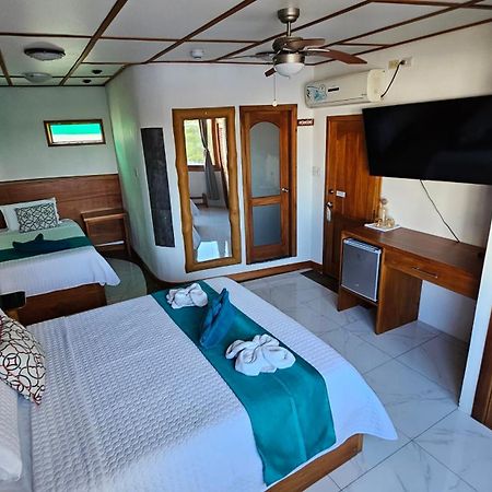 Casa Ocean Pier Bed & Breakfast Puerto Ayora  Exterior photo